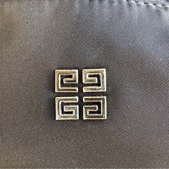 GIVENCHY Essential Shell Bumbag Belt Bag NWT - Picture 9 of 12